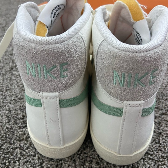 Nike blazer mid ‘77 size 9.5 men’s 11 women’s - Picture 7 of 8